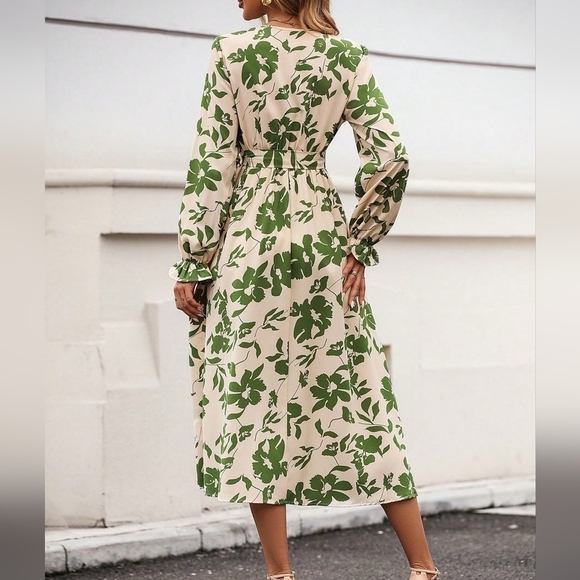 Floral Print Flare Sleeve Belted Dress - Picture 5 of 5